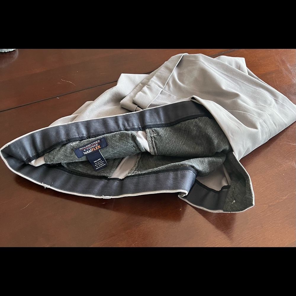 38x30 Men's Gray Roundtree & Yorke totalFLEX dress slacks